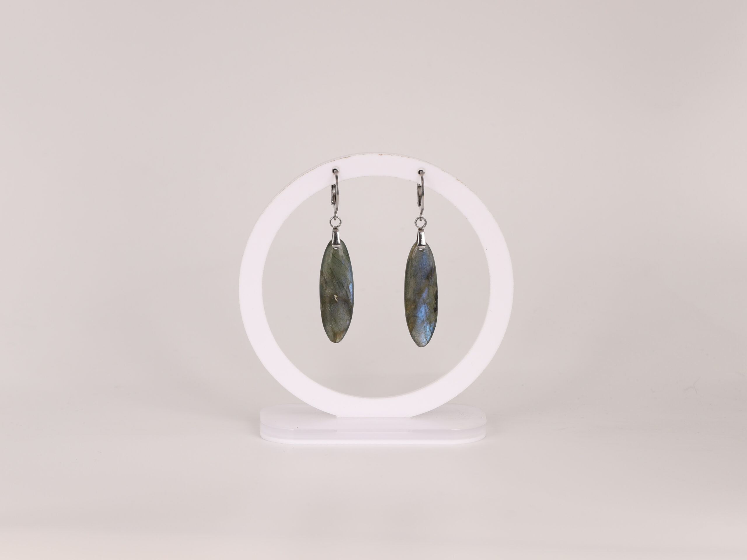 Boucles d'oreilles ovale Labradorite bleue attache ronde