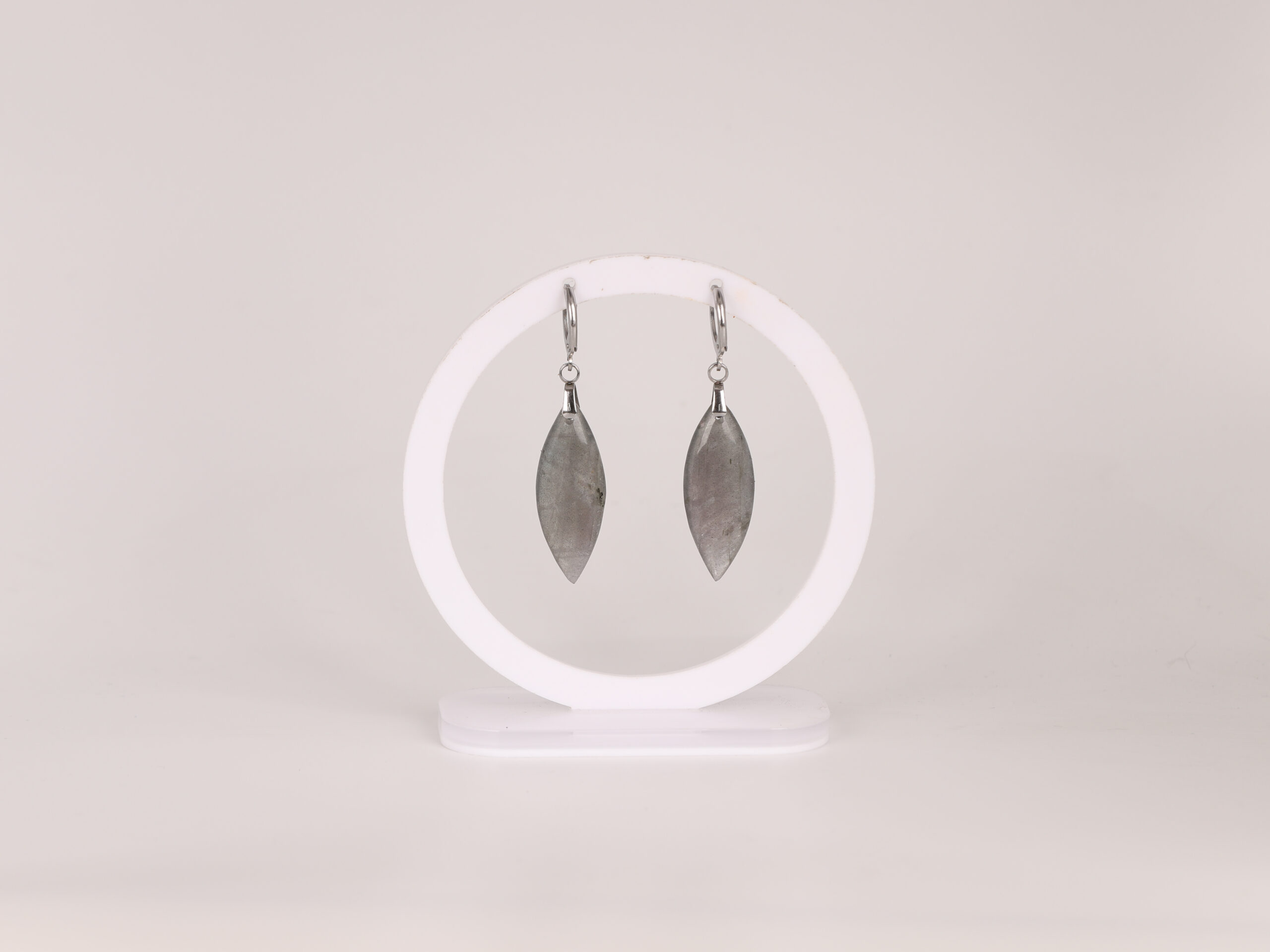 Boucles d'oreilles marquise en Labradorite violette attache ronde