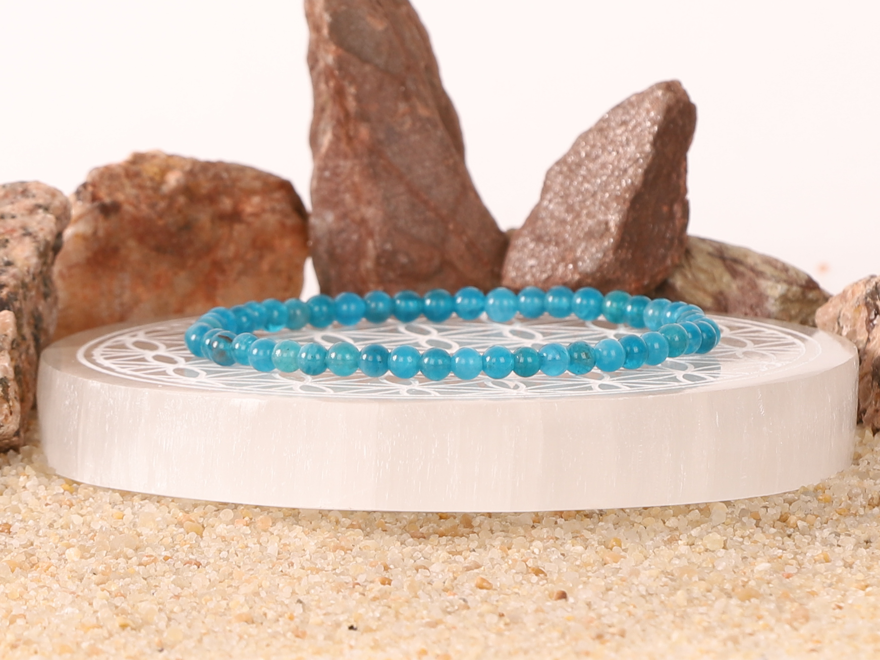 Bracelet Apatite 'AAA' perles 4mm 3 WGEjOCJC94FbgU34kIuabhReAnGHrL8scc8IGItpO4E