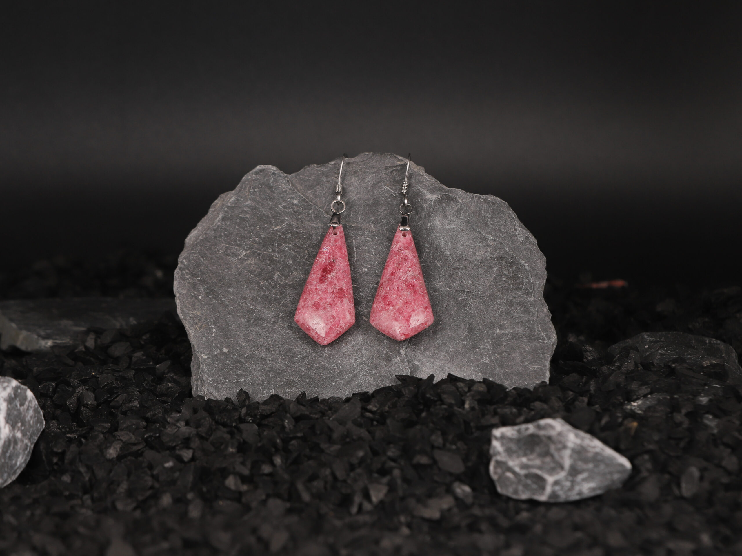 Boucles d'oreilles cravate en Rhodonite attache crochet 2 b9qXzV3lGS19cMS7umhxwCCcYy5mZ SXQuP2o9GdPro scaled