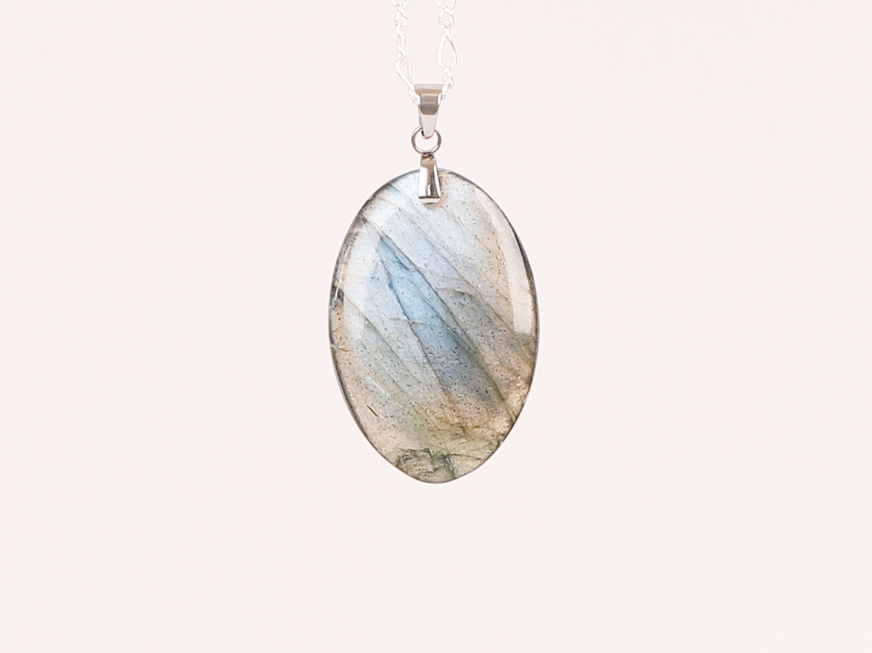 Pendentif ovale Labradorite arc-en-ciel