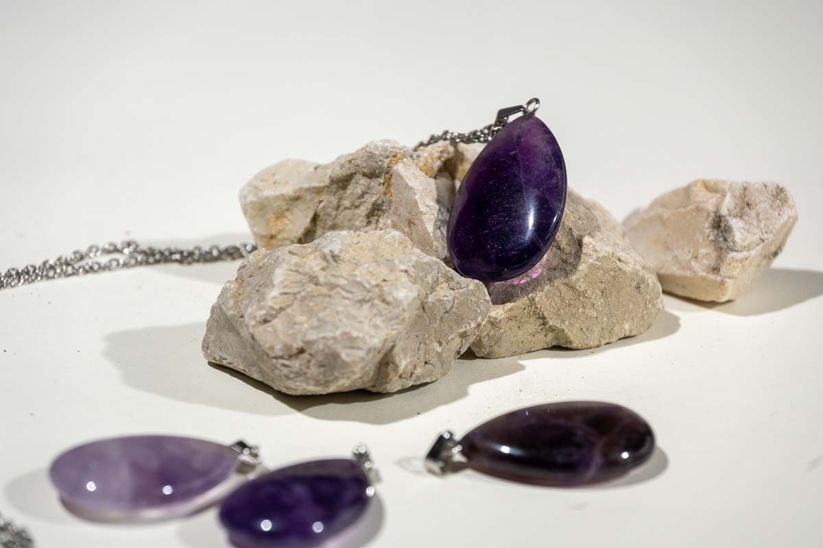 Pendentif larme Améthyste 2 NX6jq26UFD1rrAM UZ0NZwMpU9bBGorIpzFEA b8Jl4