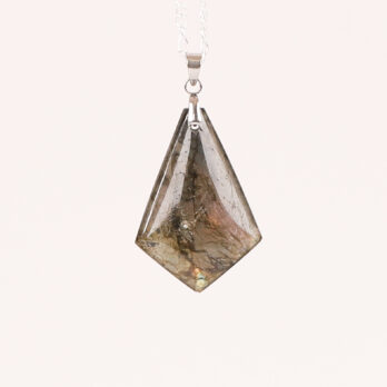 Pendentif cerf volant Labradorite arc-en-ciel