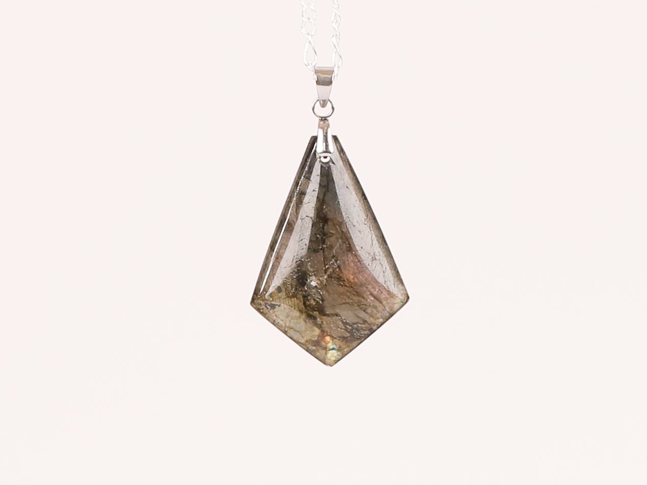 Pendentif cerf volant Labradorite arc-en-ciel 1 Pendentif cerf volant Labradorite arc-en-ciel