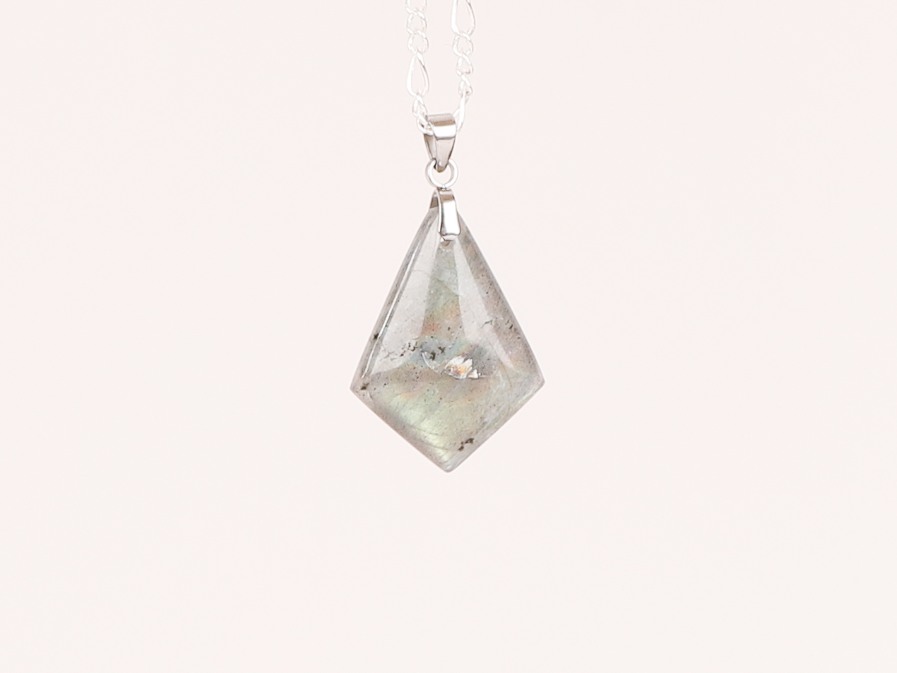 Pendentif cerf volant Labradorite verte 3 Pendentif cerf volant Labradorite verte