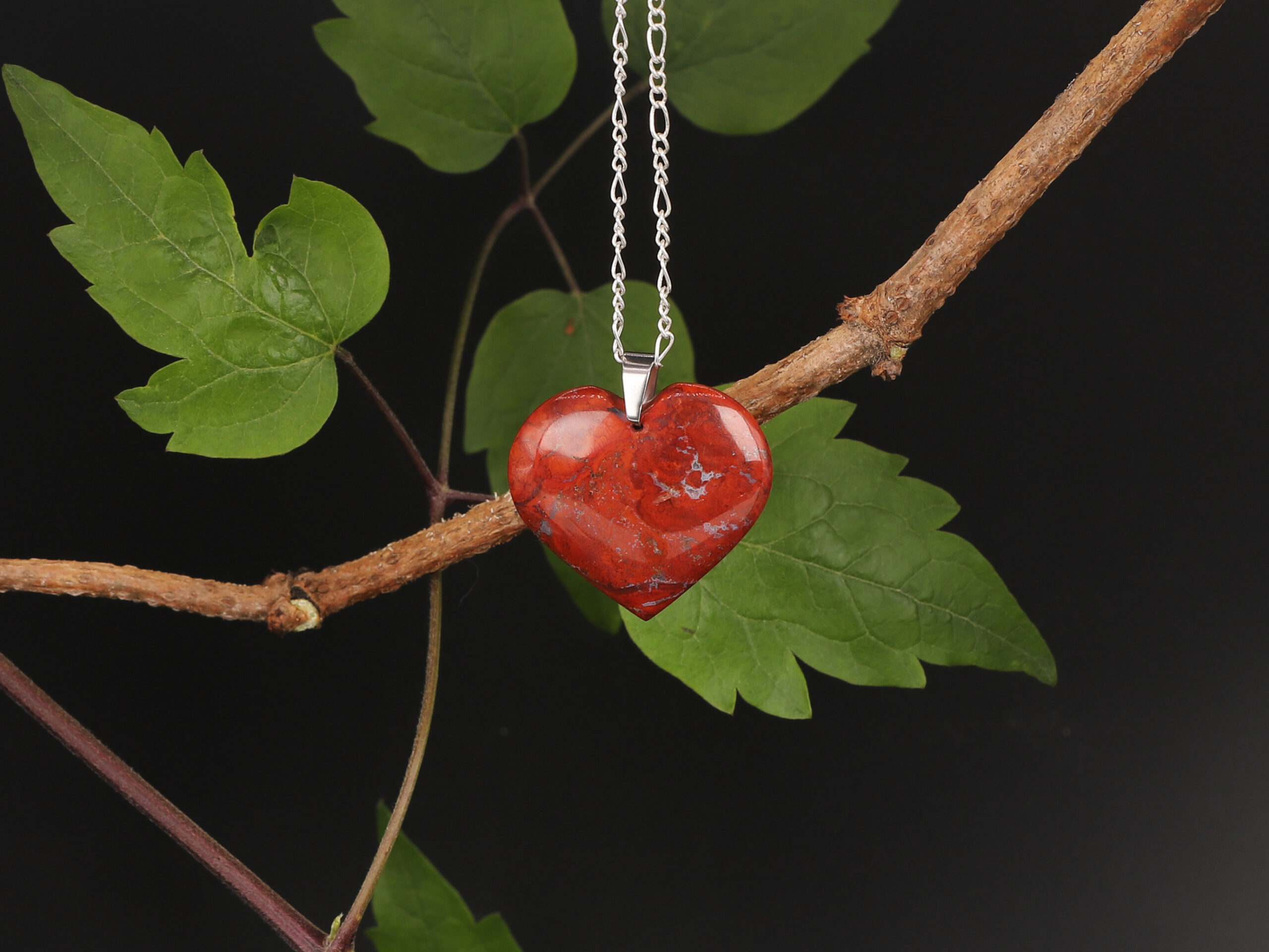 Pendentif coeur Jaspe Rouge 3 QNIVF0w UaALnZn3v7V4GmFIkk cQVAy9VRNfaSysRE scaled