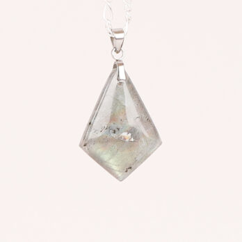 Pendentif cerf volant Labradorite verte