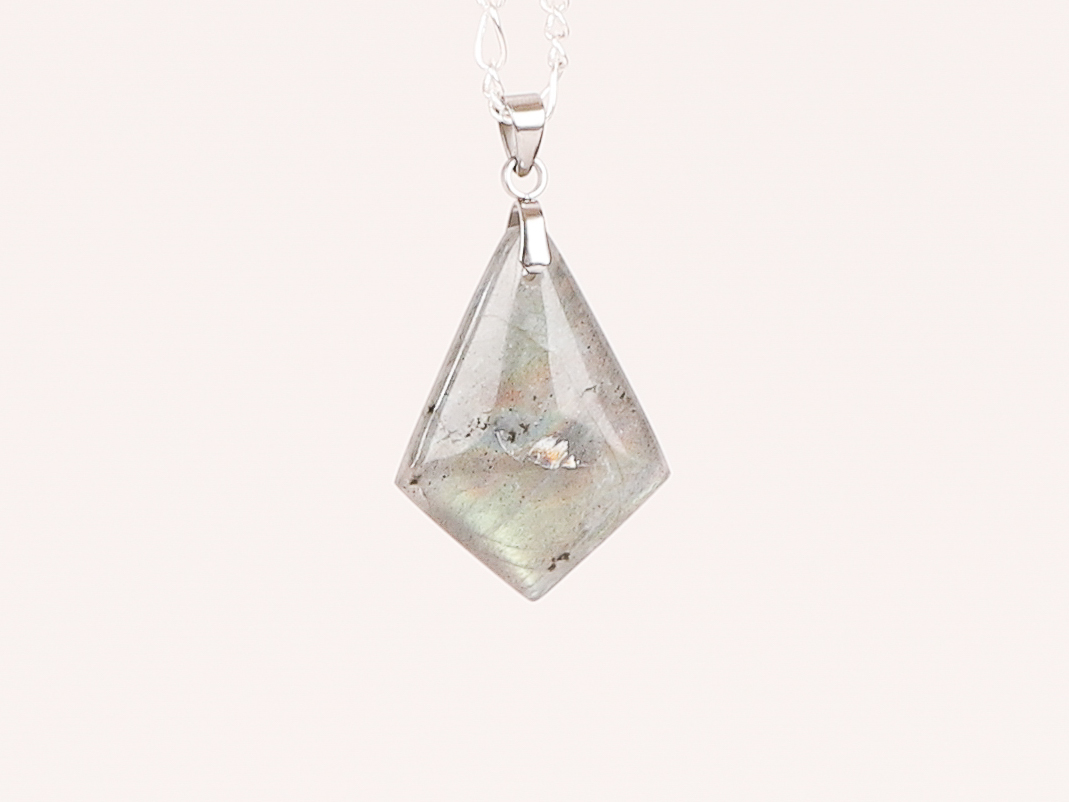 Pendentif cerf volant Labradorite verte