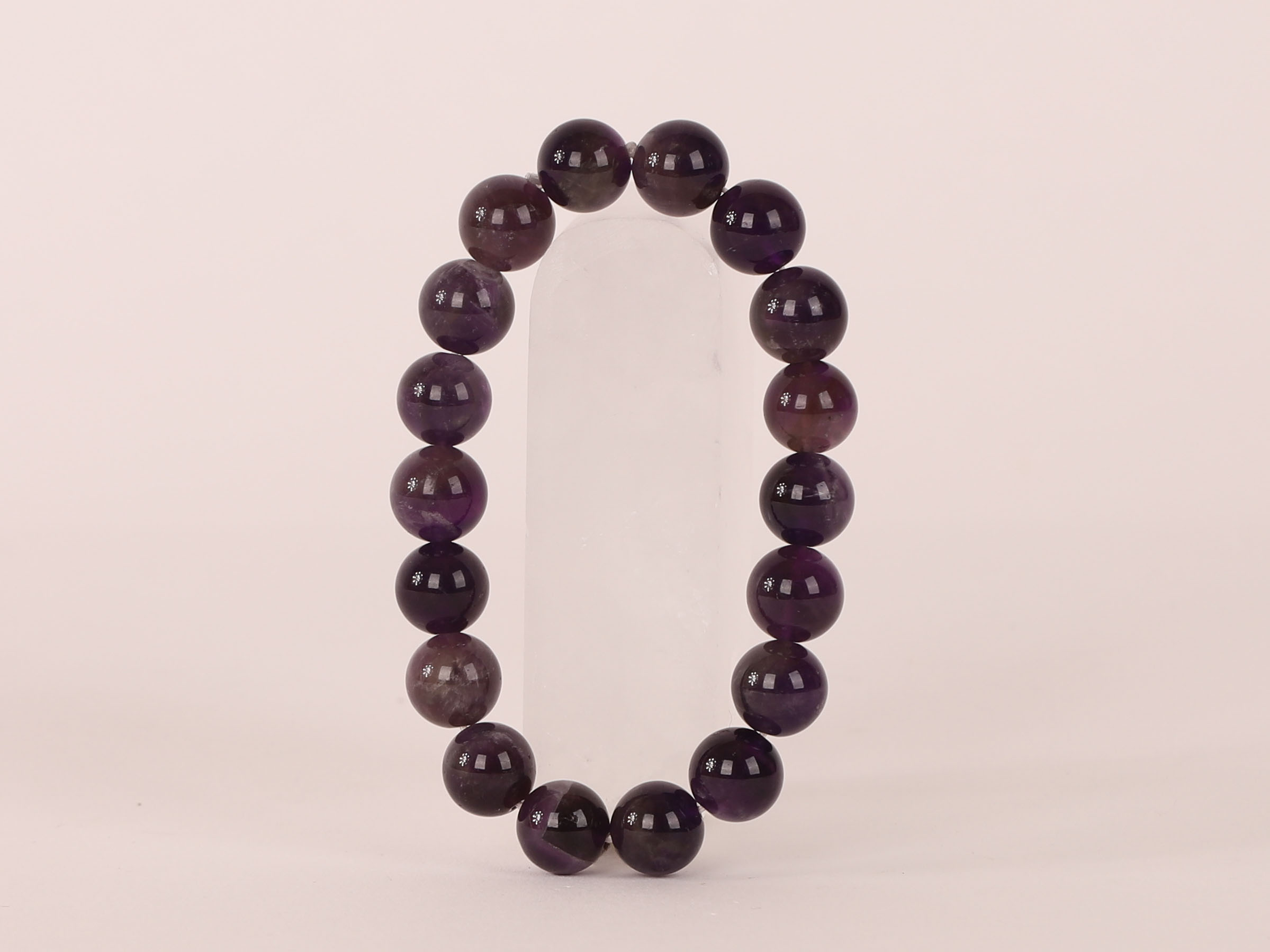 Bracelet Améthyste ‘A’ Dark perles 10mm