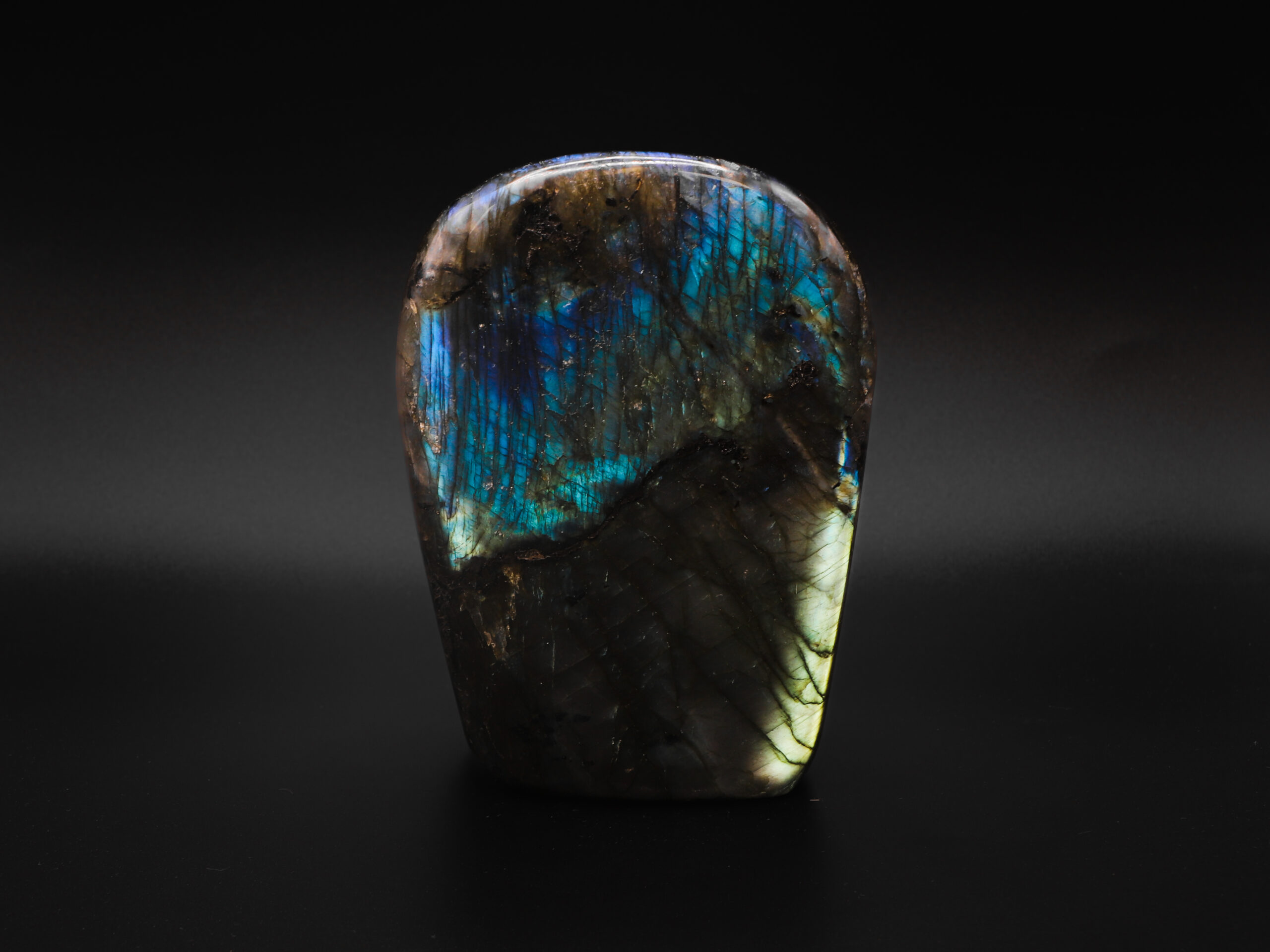 Labradorite Enveloppante