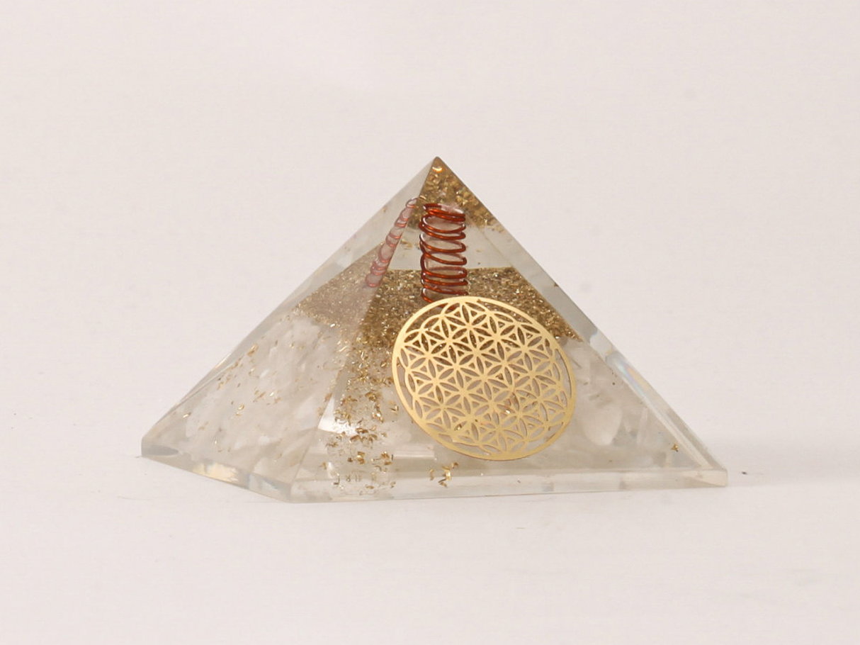 Orgonite pyramide Sélénite fleur de vie