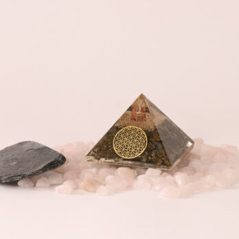 Orgonite pyramide Labradorite fleur de vie 9 74uZasv ysFS1omFvCkB7U2nGWCjn6DoYVaScz1n4YQ