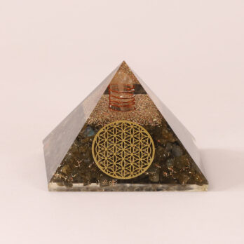 Orgonite pyramide Labradorite fleur de vie