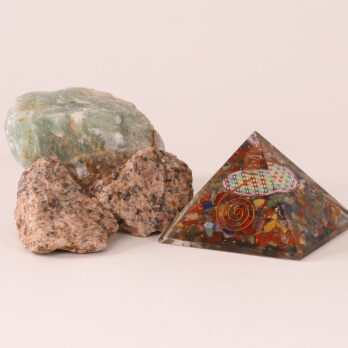 Orgonite pyramide 7 chakras fleur de vie 8 8qastZ Zp0 qmJRxzPZqeUB0 GJsMDdEgLb VxDYIw