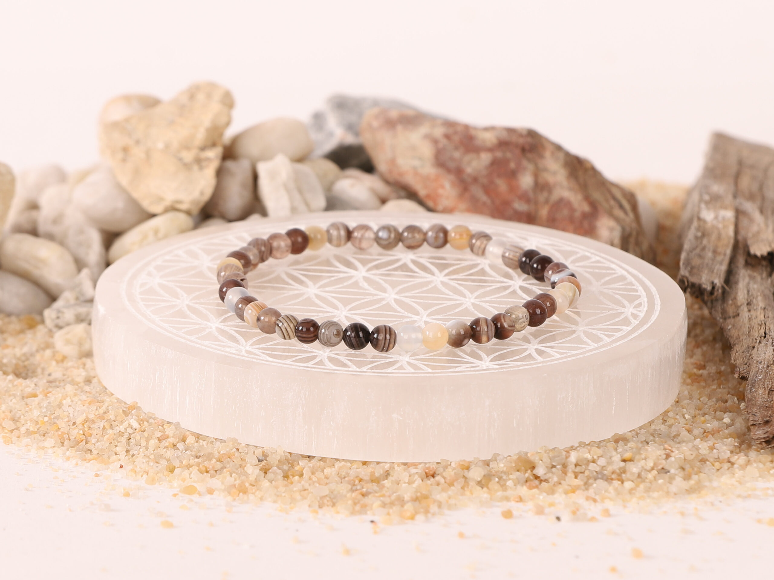 Bracelet Agate Botswana 'A' perles 4mm 3 DYeLjWNF8NYvEUjFd87APnF9tGN ARhDfoNJFQZT2k4 scaled