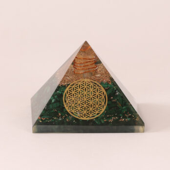 Orgonite pyramide Malachite fleur de vie