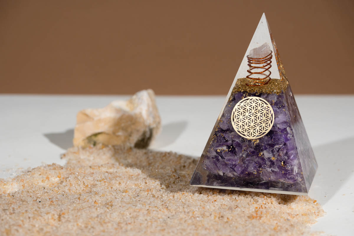 Orgonite pyramide Améthyste fleur de vie 2 Qd8