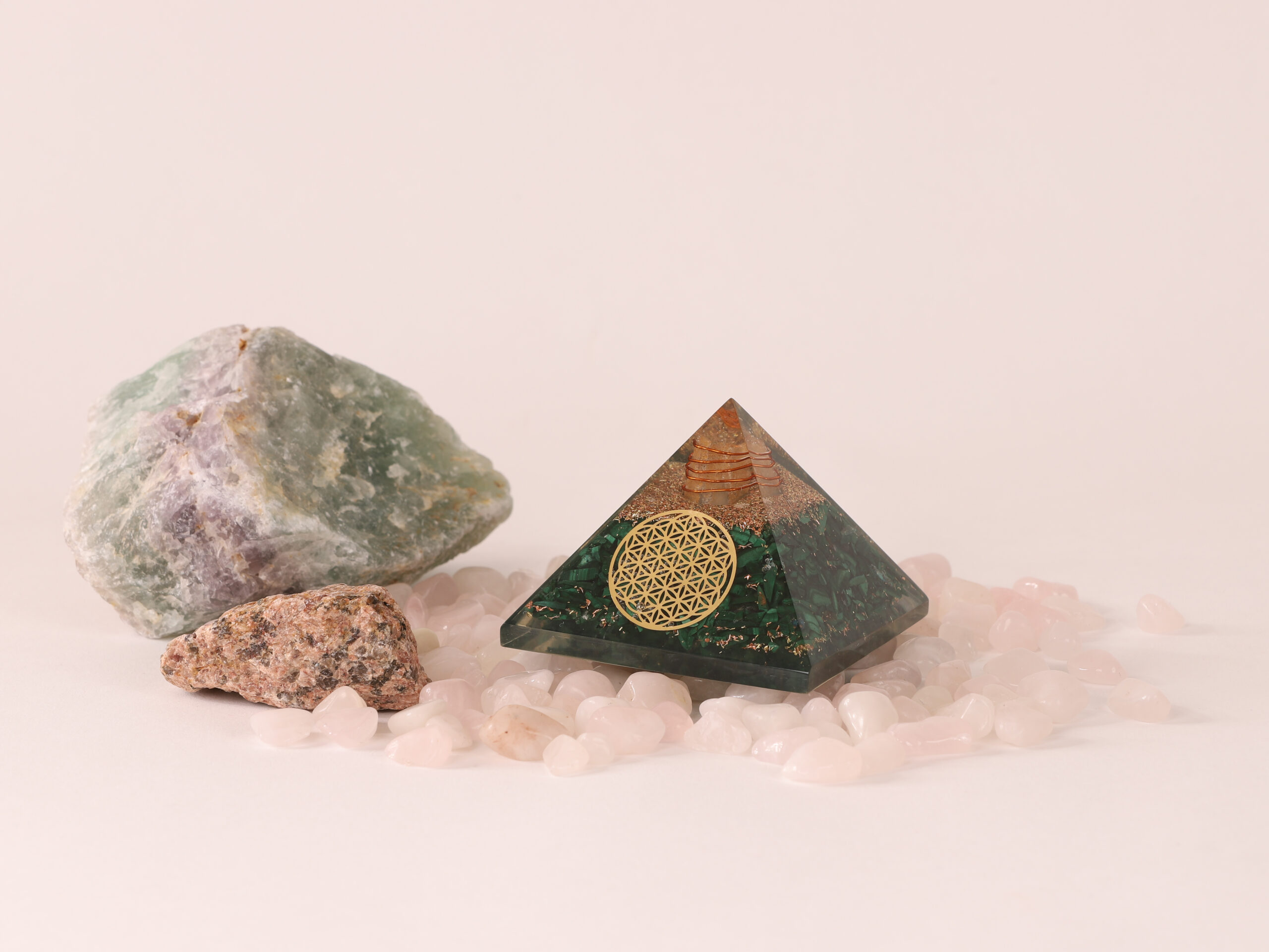 Orgonite pyramide Malachite fleur de vie 4 WwrZeS0qm0apzcoEQHFWaARN4fh1Rnu5v7IerT 0Cyo scaled