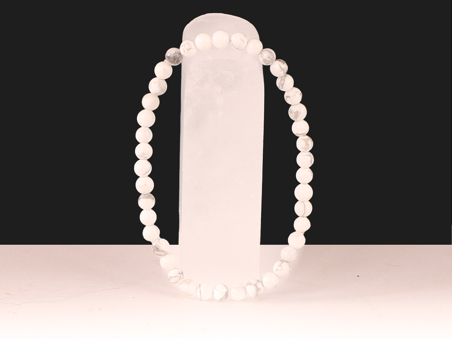 Bracelet Howlite Blanche 'A' perles 4mm