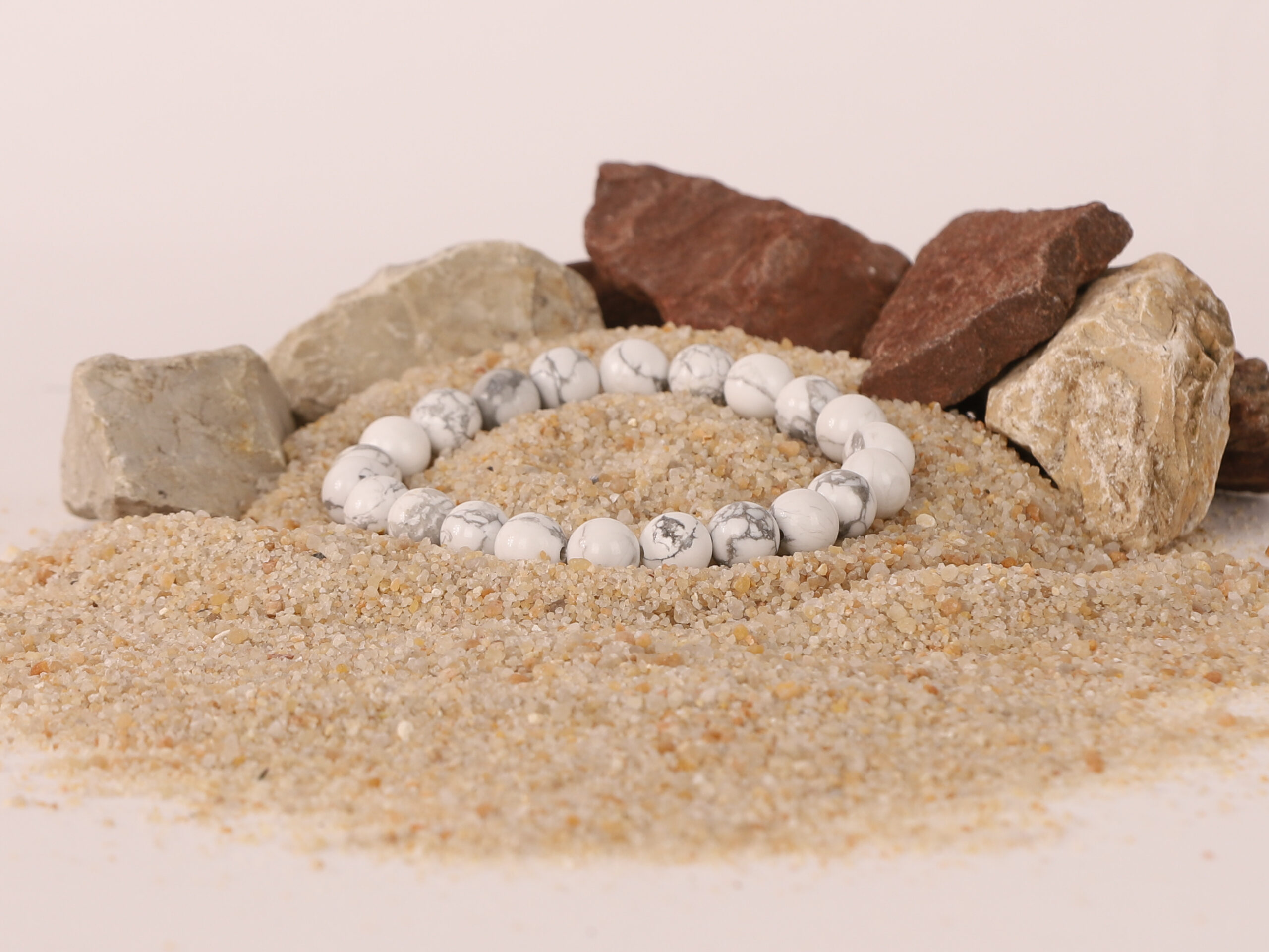 Bracelet Howlite Blanche 'A' perles 8mm 2 eEX4hMGMSIUEmL6W90EwmutGgPSxiiORUZRHCmVMGgw scaled