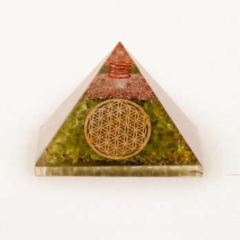 Orgonite pyramide Péridot fleur de vie
