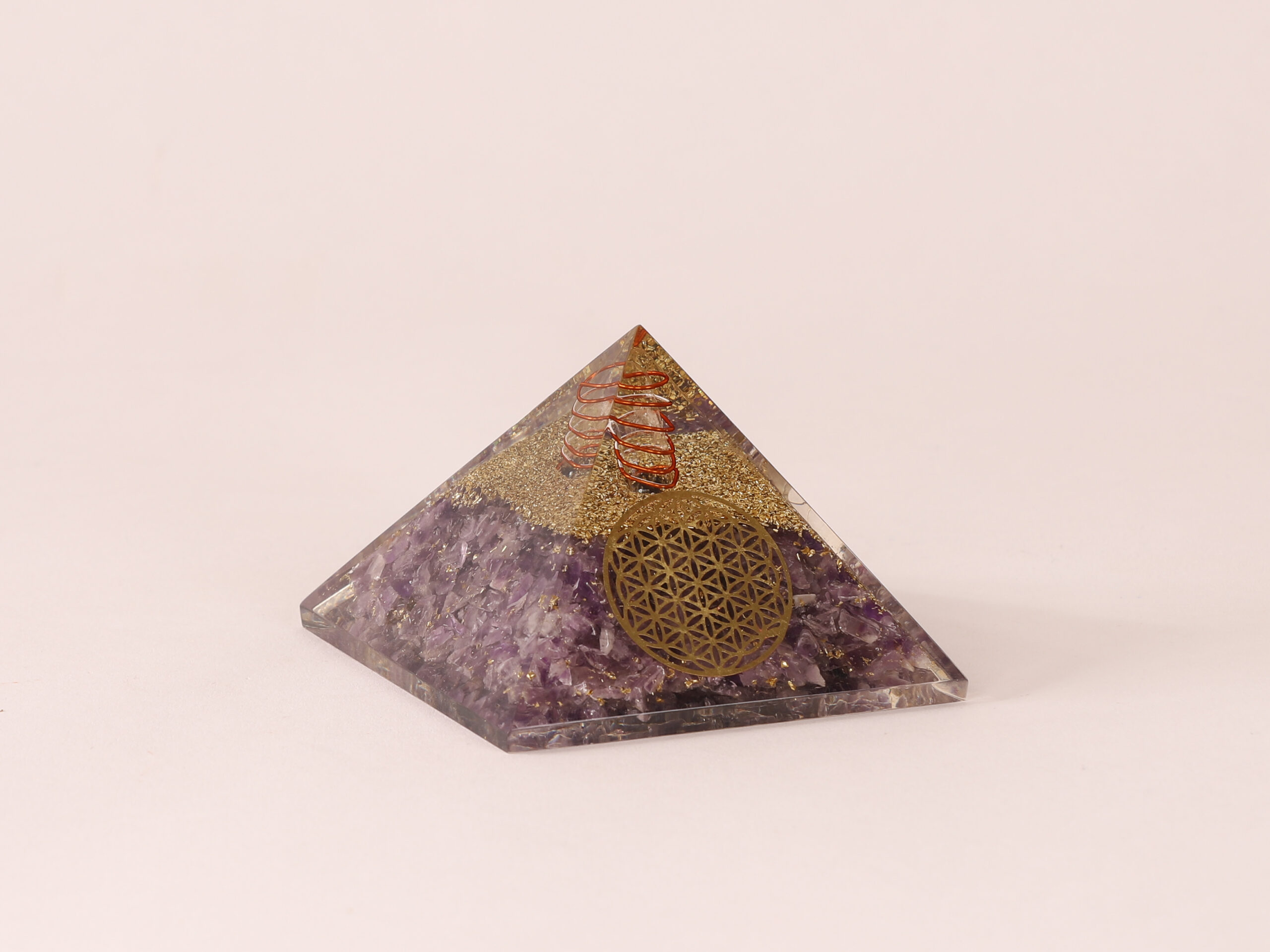 Orgonite pyramide Améthyste fleur de vie 2 j53YcTyMIDGrVtwG A4LrMOChZeY45aQq67pL0JVTaY scaled