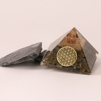 Orgonite pyramide Labradorite fleur de vie 8 mWIJnQvoxhB4BoEpNg8lnNXvHkcuVHVdiHoywHnqE8o