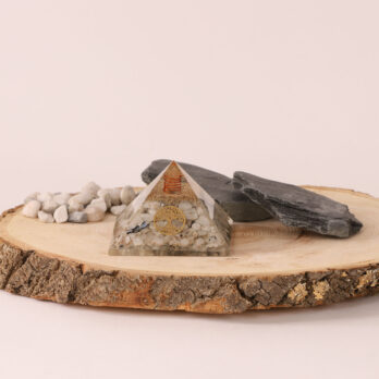 Orgonite pyramide Pierre de Lune arbre du bonheur 11 rJhAHu0bHXj0mcT9bjUowHMIQBw 6i9eyrPiFk8ZQxU