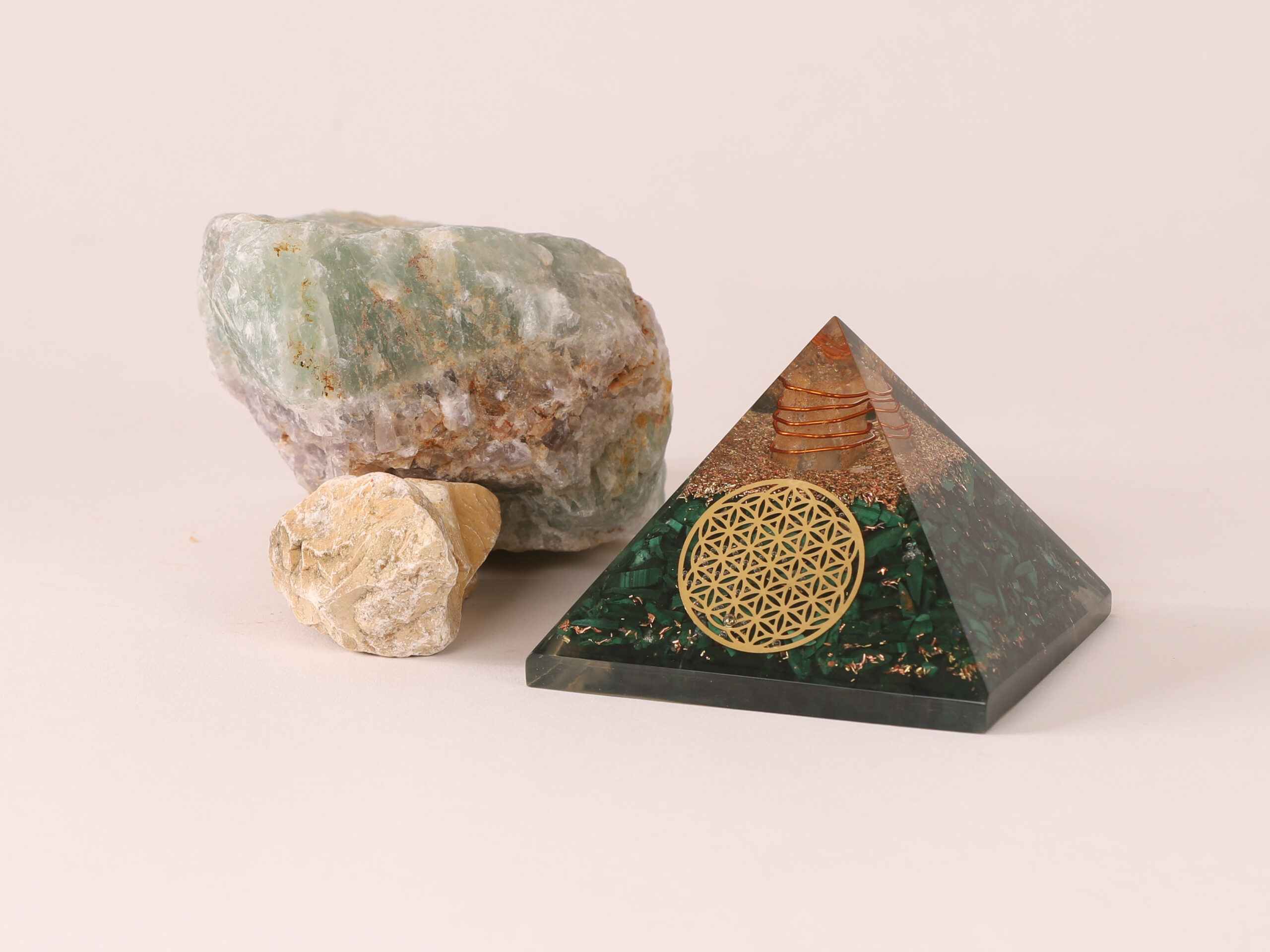 Orgonite pyramide Malachite fleur de vie 3 yUfBmoAtNnOmlDO5PS5e74I3J 0qjPBIkMbE3X0UDE8 scaled