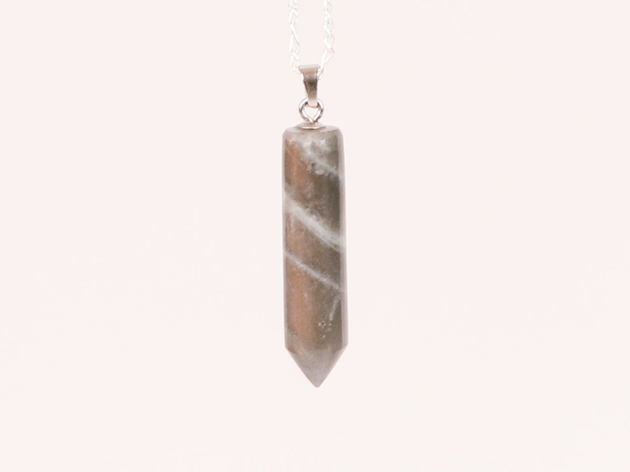 Pendentif pointe facettée Labradorite violette