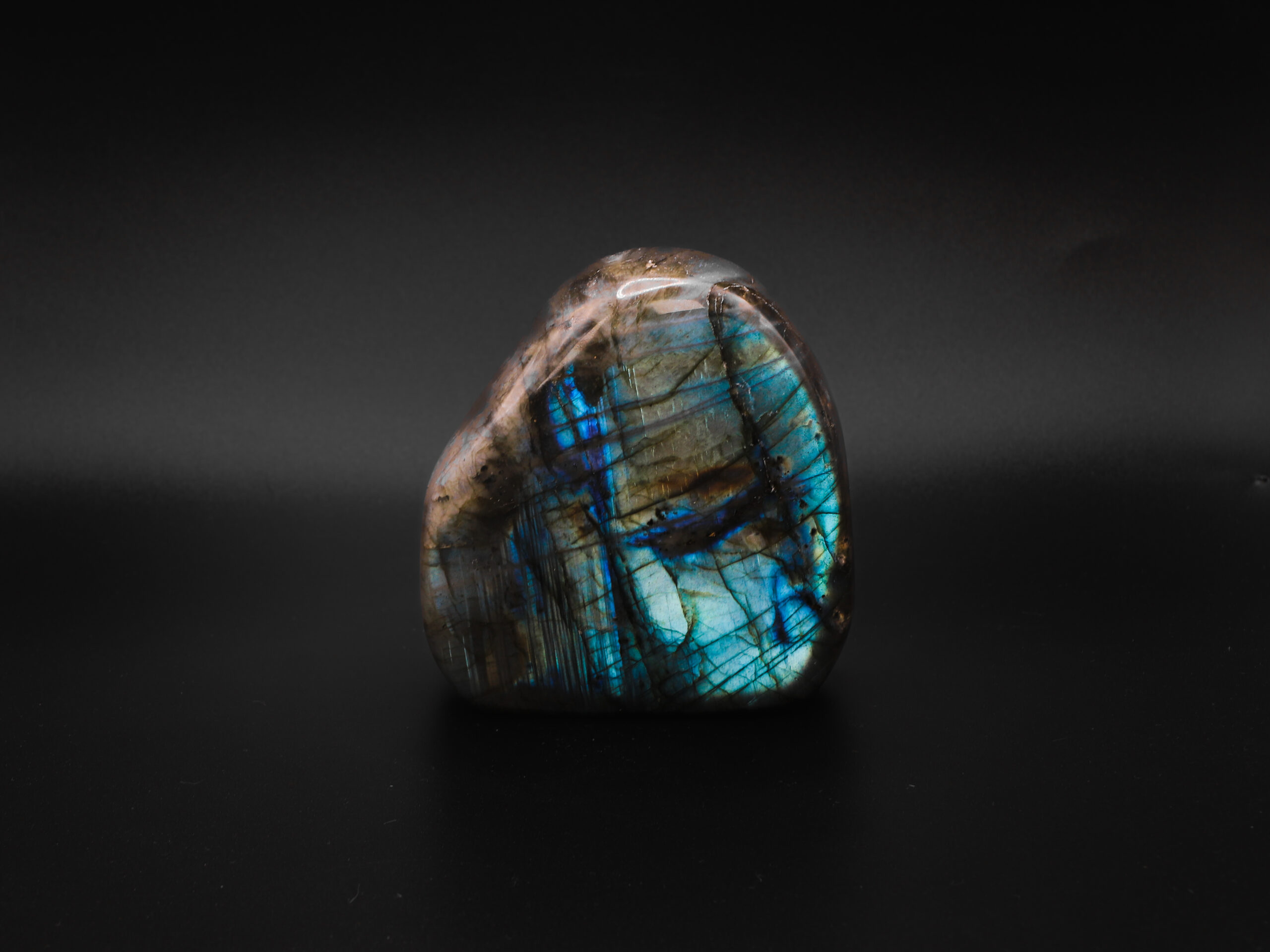 Labradorite Éveil 3 7SmnsI8MIPWTNIEq89XNjS6xzeImyatbnGRTzfualN8 scaled