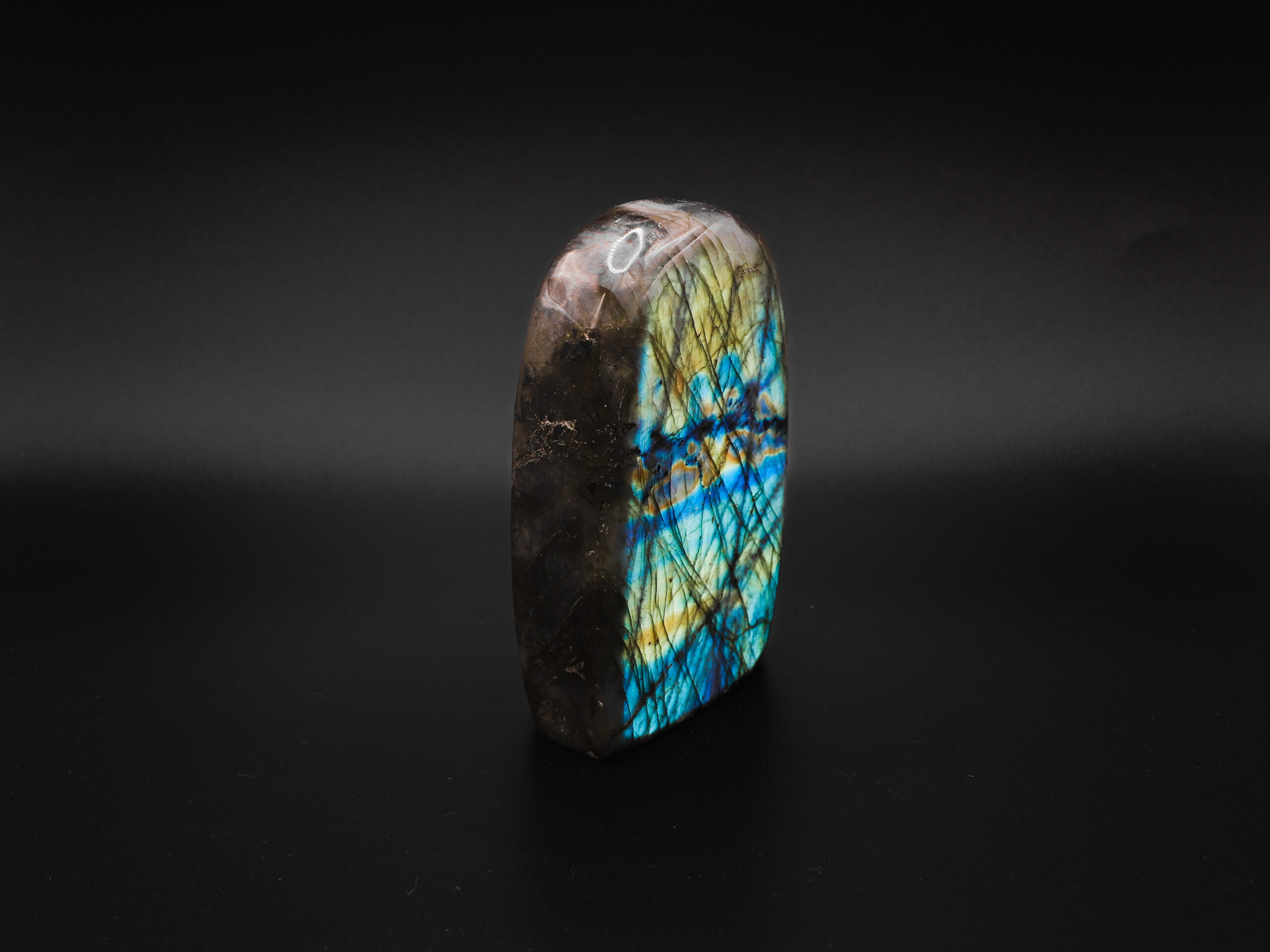 Labradorite Horizon 3 j6CGm0RQsG6yq6xWf2MJi55vCqM12tZd2pEdeEXp3Vo scaled