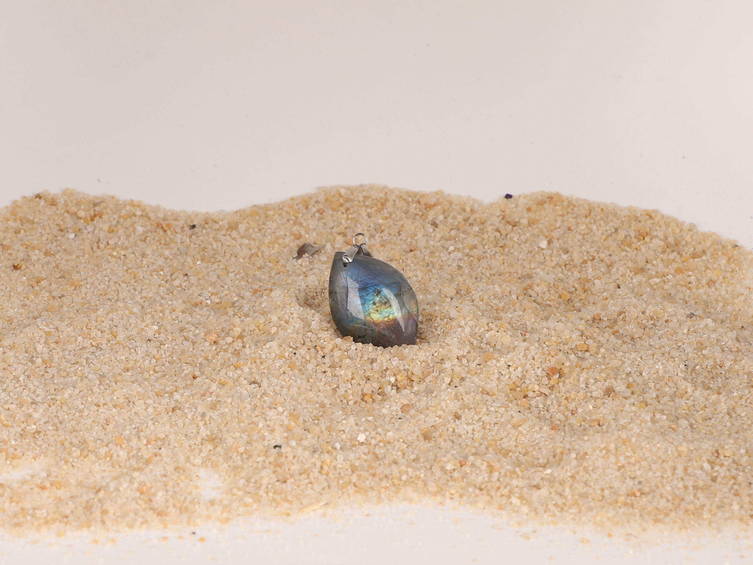 Pendentif marquise Labradorite bleue 2 llb4T4g7DfHGCNw0nbwG03qlsZwojW1Ee2BWAkWOmnc scaled