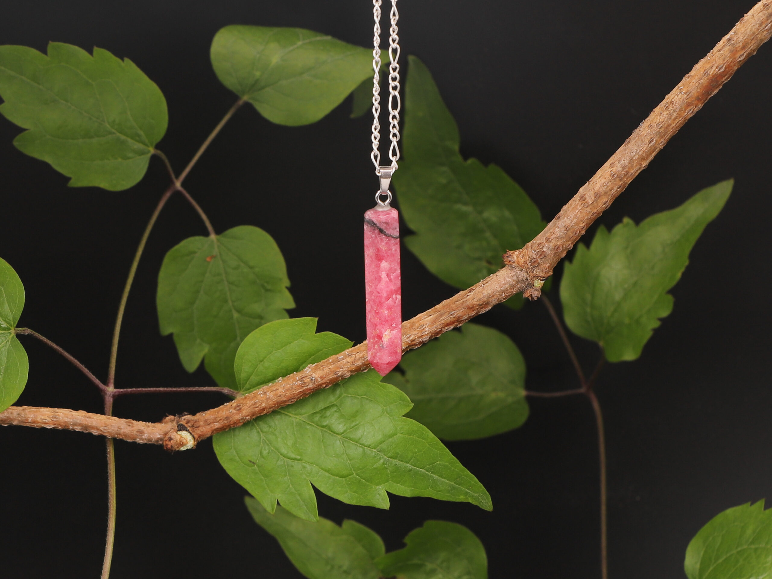 Pendentif pointe Rhodonite black line 3 mQL9sZbxMRlIqGfVzS9CvDiACGXl7SkHUi7I7u2BTZI scaled