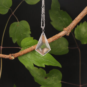 Pendentif cerf volant Cristal de Roche 7 onGFdgYpWfVFELYoGeosOB5lWbY5 732klyclgQTmMI