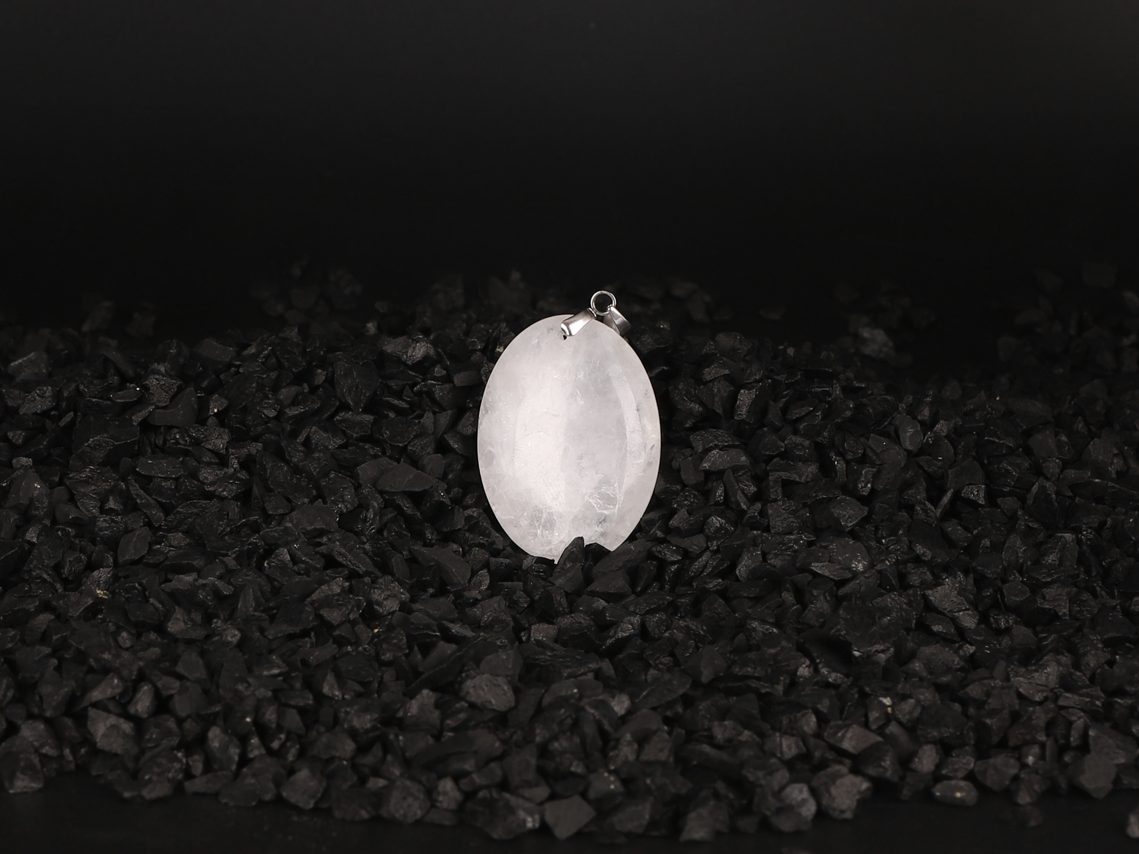 Pendentif ovale Cristal de Roche blanc 2