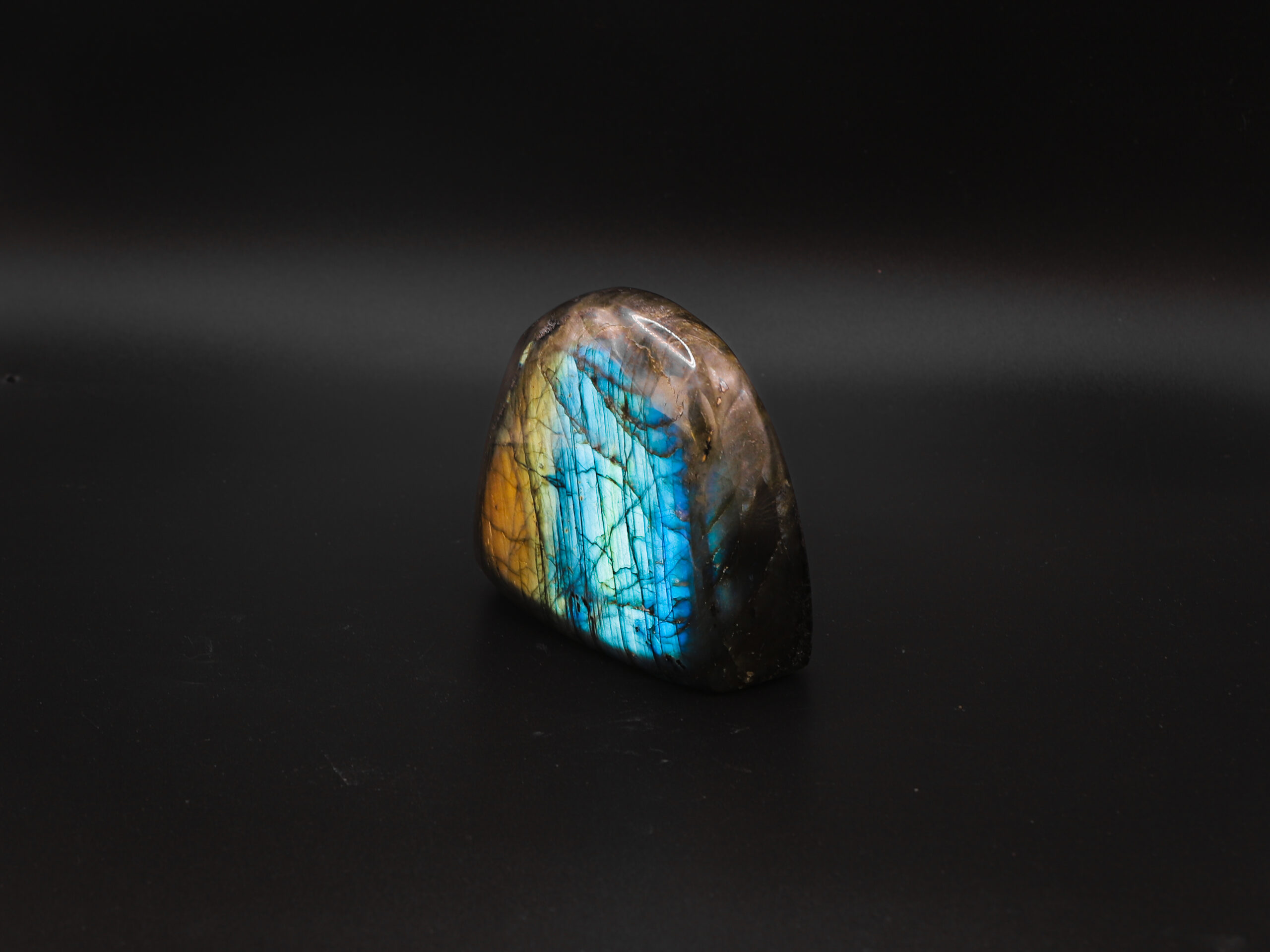 Labradorite Caresse