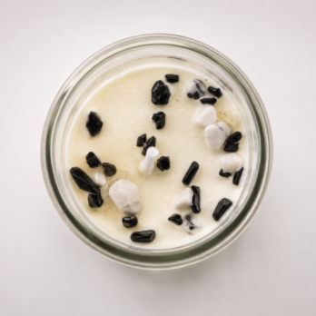 Bougie Rituelle Balance – Jaspe Dalmatien & Ylang-Ylang 11 6QaUSp7yZ4E87u7exo8AQTLwLqJcY2wS7i88yeIUiEY