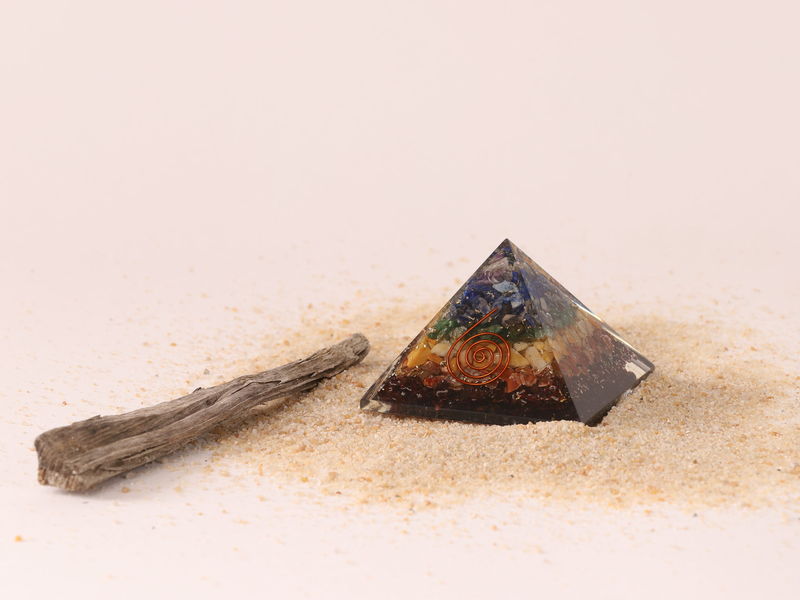 Orgonite pyramide 7 chakras spirale 4 czrMXQQ30JHa erxn5lfpr3sJFAatx YJJXq1i6iUbY scaled