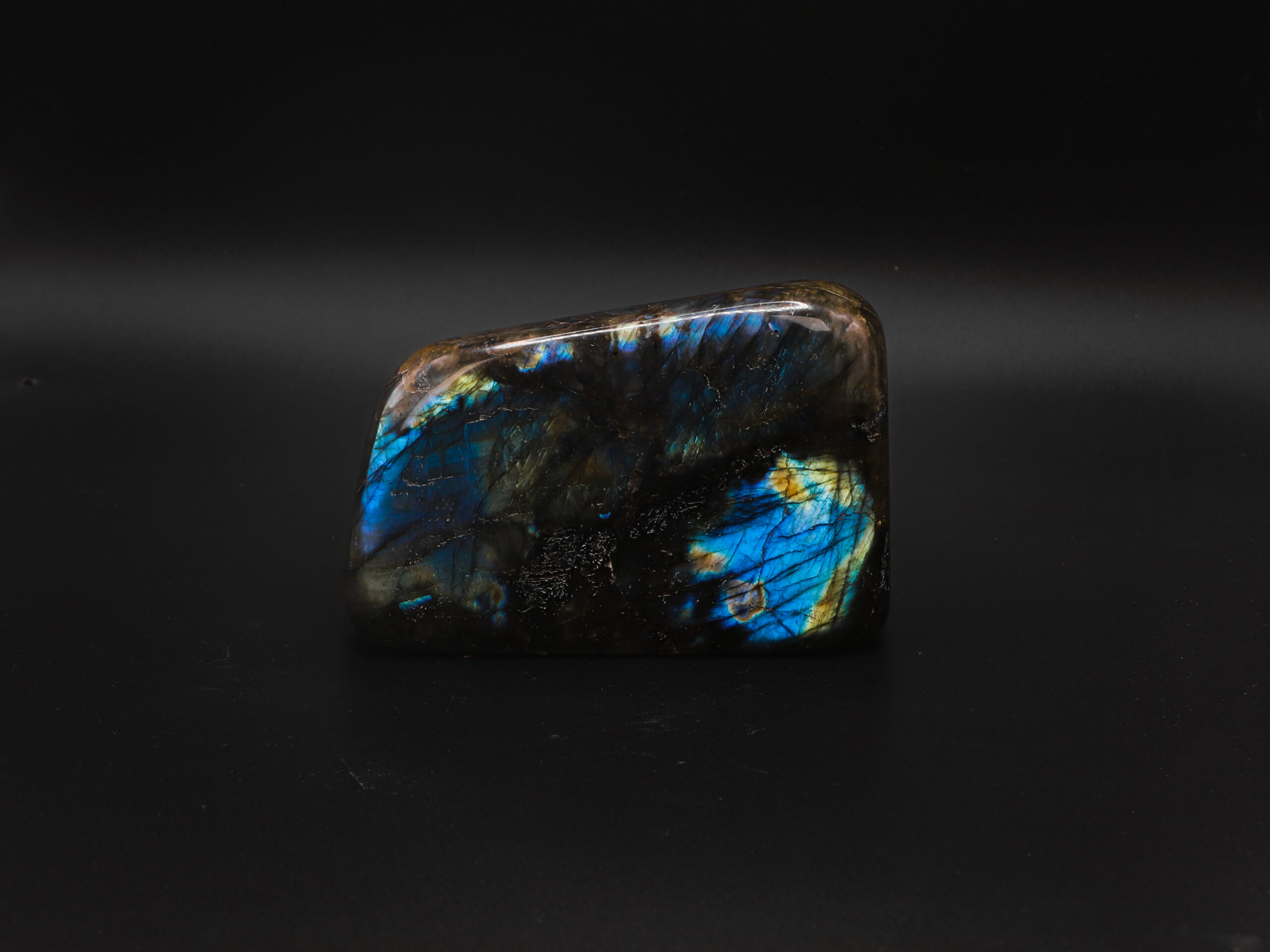 Labradorite Élan Vital 3 LUin2qBPIgncFkDmT32t2f02G7glW82xPnQ qniPU9g scaled