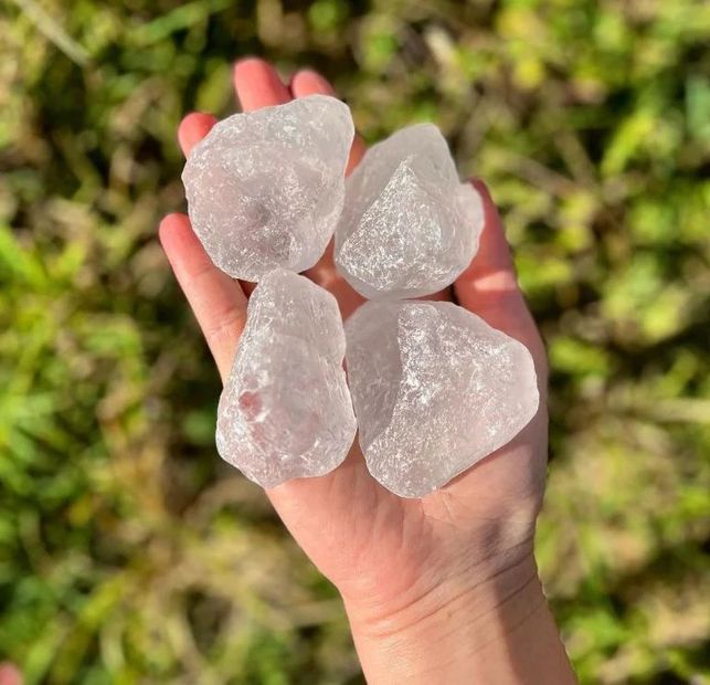 En qué remojar la piedra de alumbre para utilizarla como desodorante 1 En que remojar la piedra de alumbre para utilizarla como desodorante