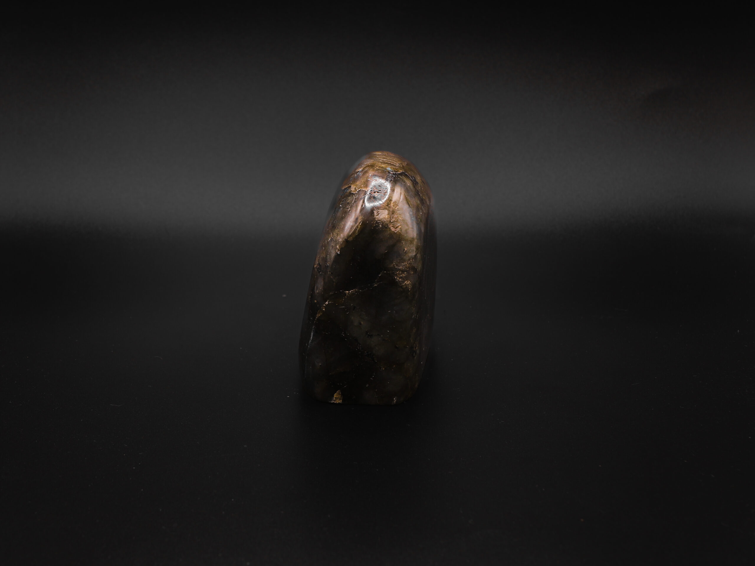 Labradorite Émeraude 5 s7QxVfGQ2U2oRBrG7Sem97PMUfYLlIxmeuctE26ePFc scaled